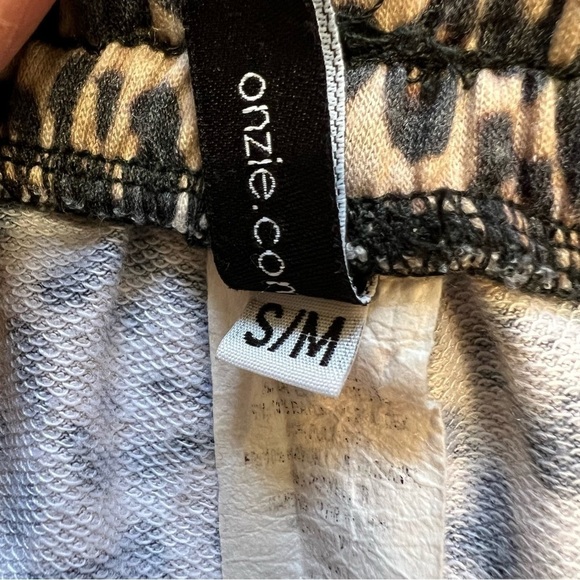 Onzie Divine Elastic Waistband Animal Printed Short Shorts  Size S/M - Picture 7 of 7